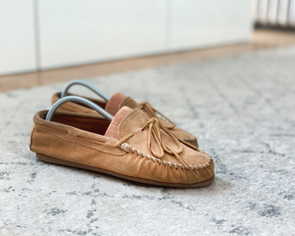 minnetonka moccasin house shoes