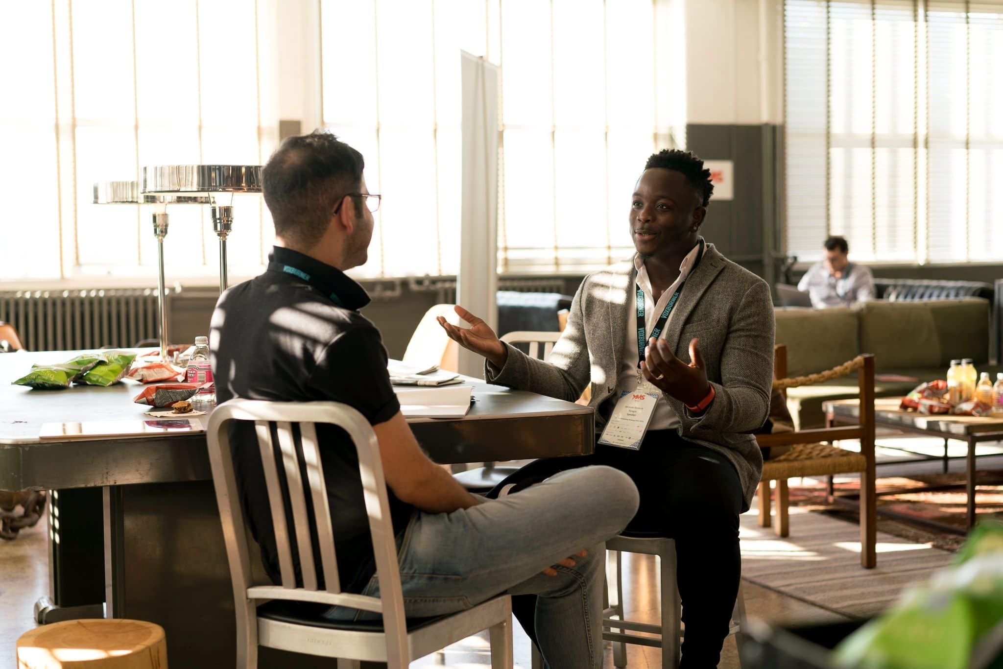 How To Be Socially Confident - 5 Tips That Work