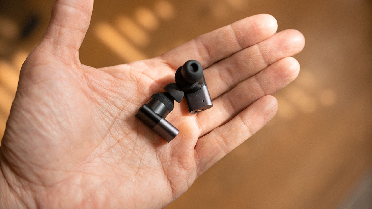 status audio between pro earbuds in open palm