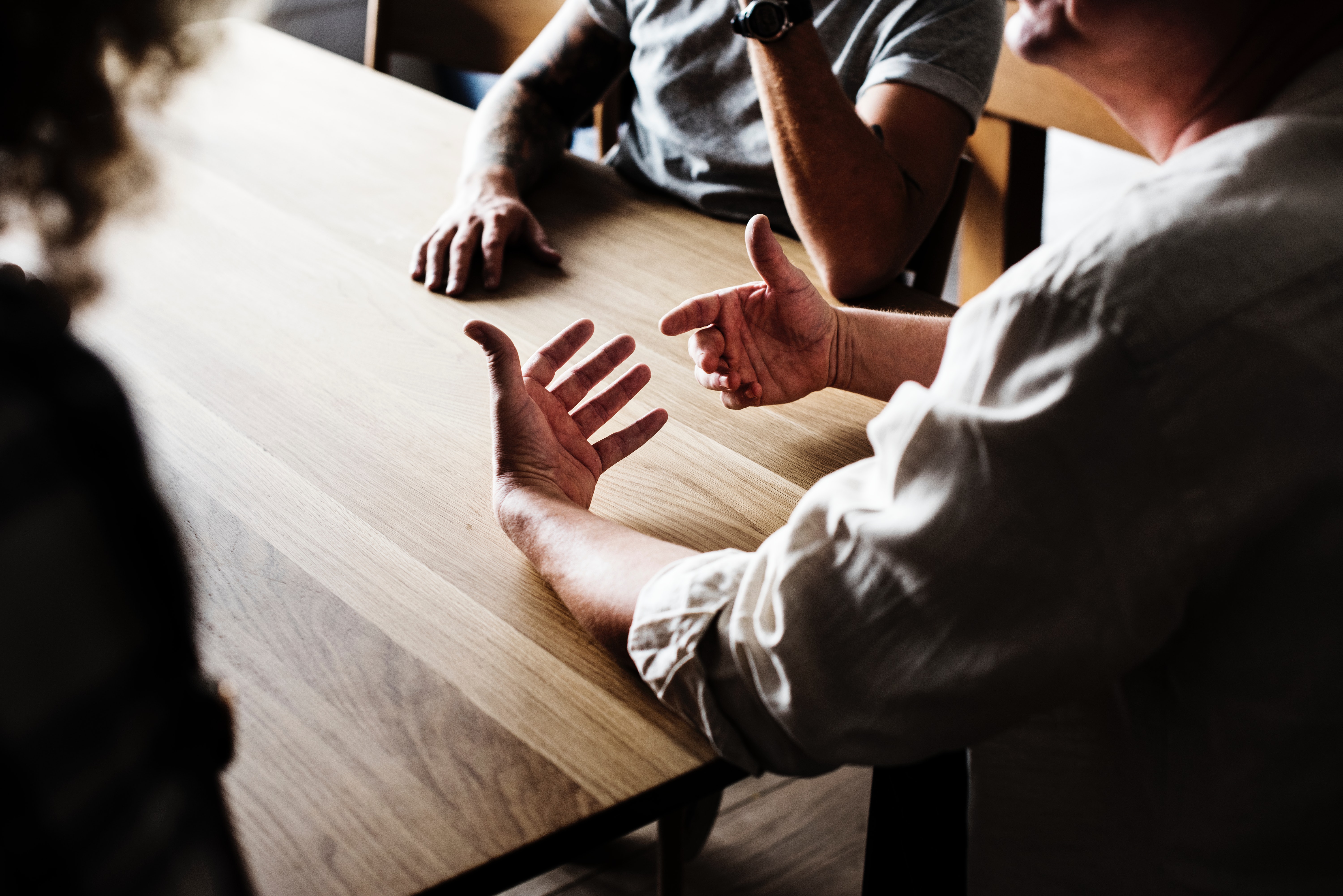 How To Be Socially Confident - 5 Tips That Work