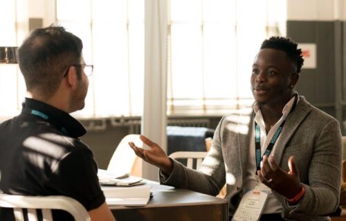 How to Be Socially Confident - 5 Tips That Work