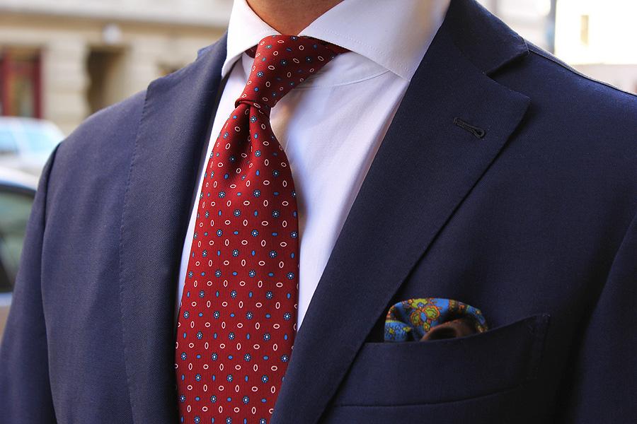 A Burgundy Tie helps to create a sense of maturity and trust, making this colored tie appropriate for business settings. Courtesy of blog.trashness.com