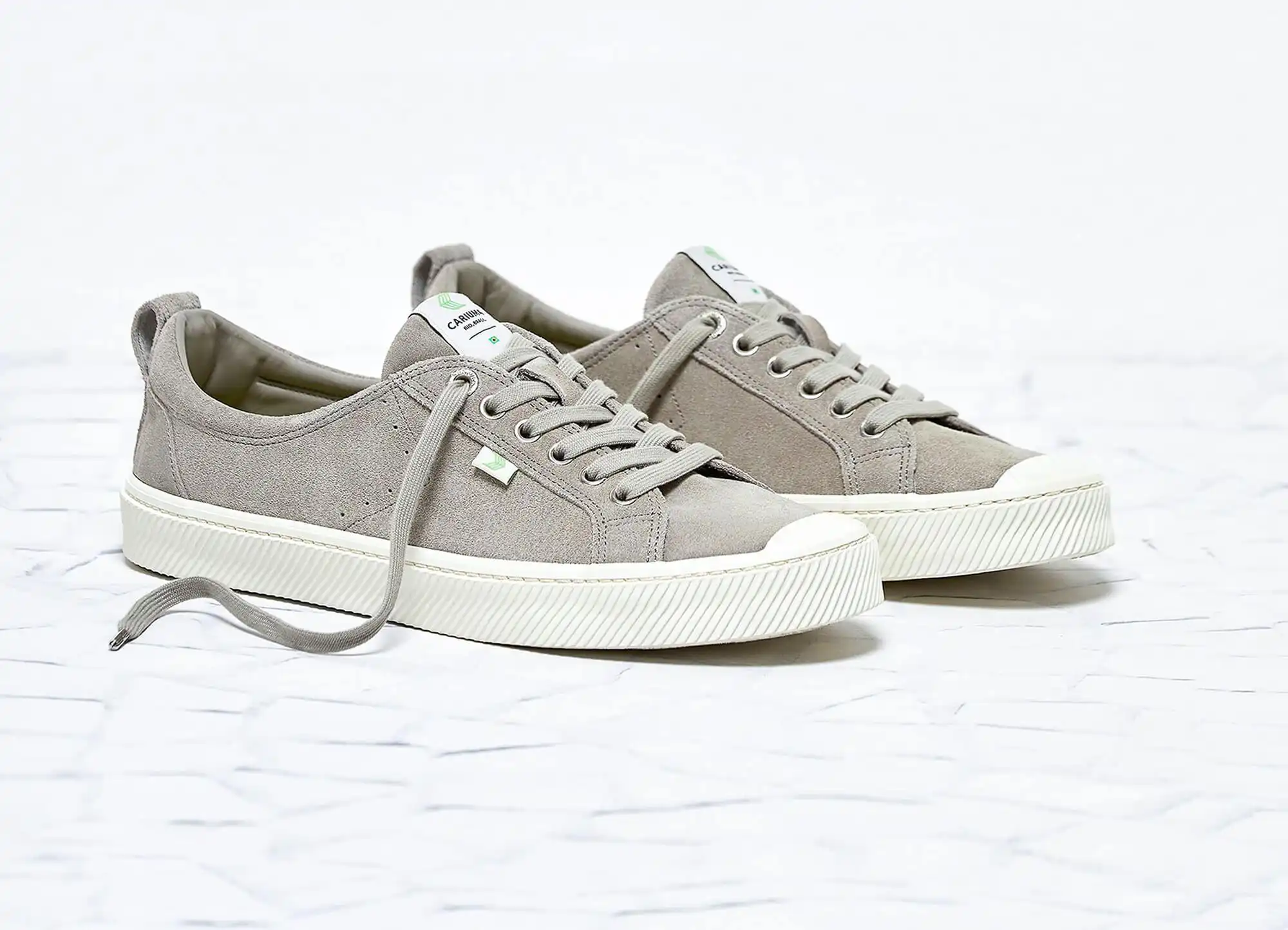 Cariuma OCA Low in Cloud Grey Suede